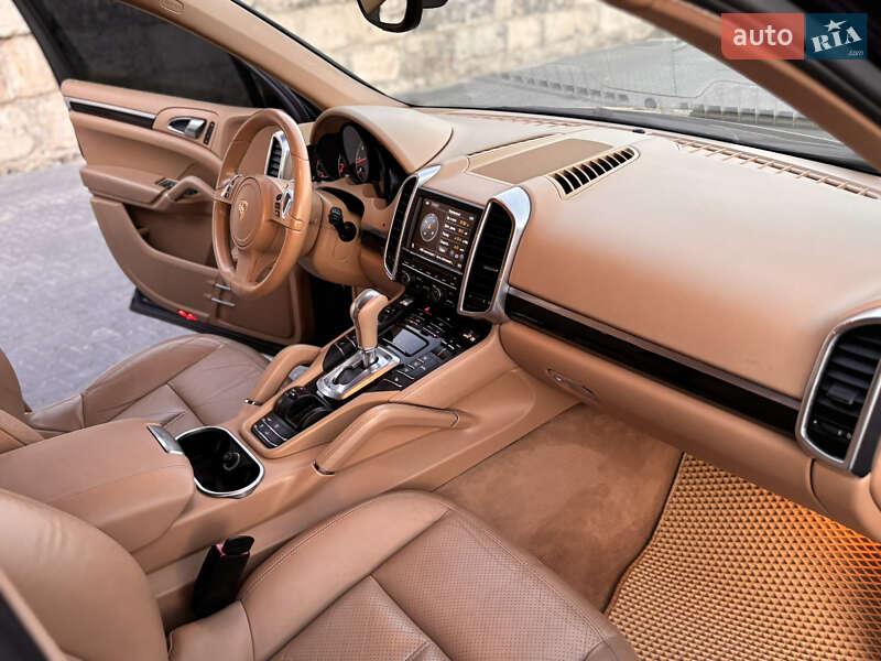 Внедорожник / Кроссовер Porsche Cayenne 2011 в Тернополе