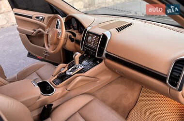 Внедорожник / Кроссовер Porsche Cayenne 2011 в 