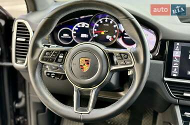 Позашляховик / Кросовер Porsche Cayenne 2018 в 