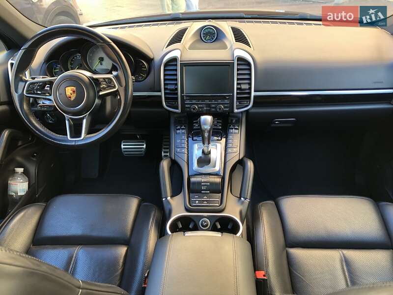 Позашляховик / Кросовер Porsche Cayenne 2015 в Одесі