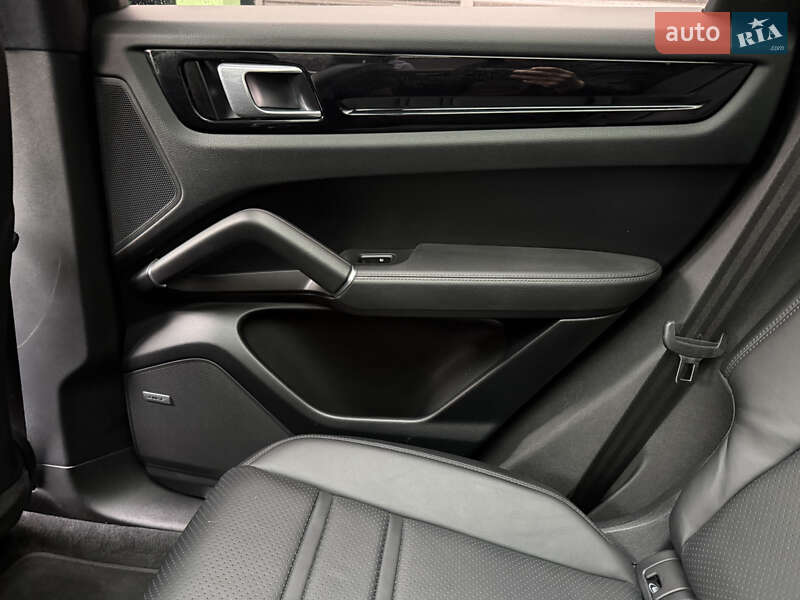 Внедорожник / Кроссовер Porsche Cayenne 2019 в Киеве