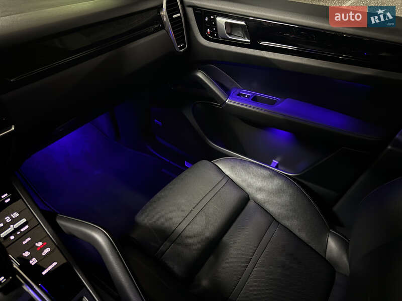 Внедорожник / Кроссовер Porsche Cayenne 2019 в Киеве