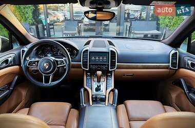 Позашляховик / Кросовер Porsche Cayenne 2016 в 