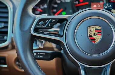 Позашляховик / Кросовер Porsche Cayenne 2016 в 