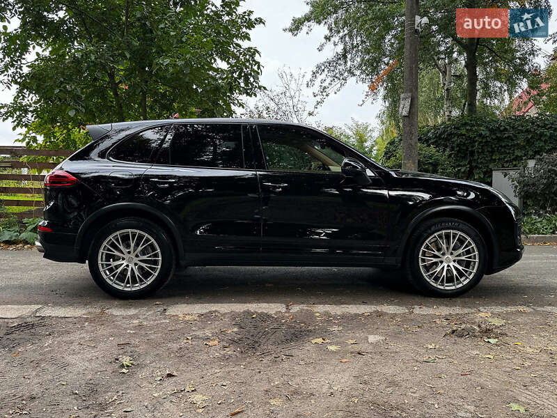 Позашляховик / Кросовер Porsche Cayenne 2017 в Києві