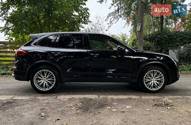 Внедорожник / Кроссовер Porsche Cayenne 2017 в 