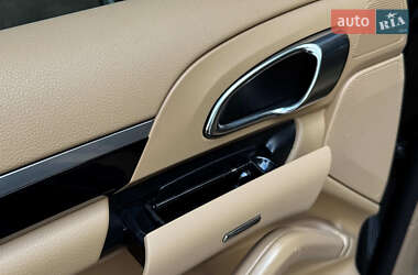 Внедорожник / Кроссовер Porsche Cayenne 2017 в 