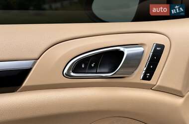 Внедорожник / Кроссовер Porsche Cayenne 2014 в 