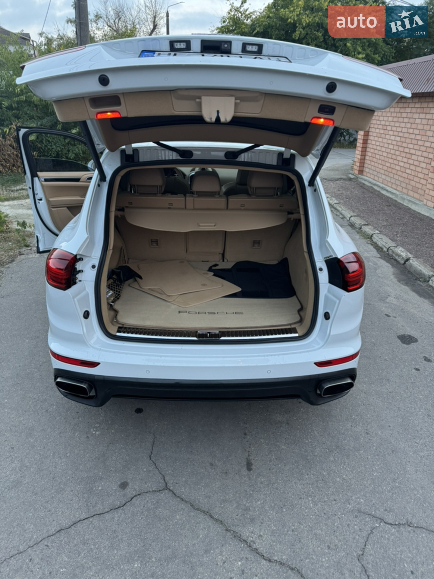 2016 Porsche Cayenne - мініатюра 21