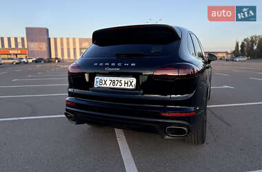 Внедорожник / Кроссовер Porsche Cayenne 2014 в 
