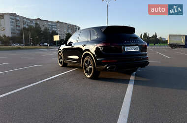 Внедорожник / Кроссовер Porsche Cayenne 2014 в 