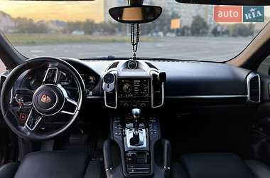 Внедорожник / Кроссовер Porsche Cayenne 2014 в 