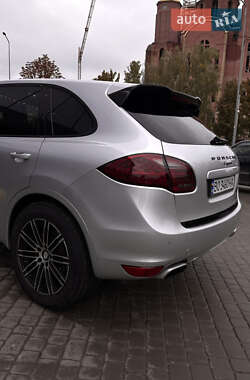 Позашляховик / Кросовер Porsche Cayenne 2012 в 