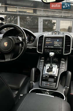 Позашляховик / Кросовер Porsche Cayenne 2012 в 