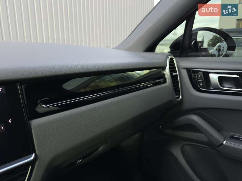 Позашляховик / Кросовер Porsche Cayenne 2020 в Мукачевому