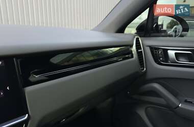 Внедорожник / Кроссовер Porsche Cayenne 2020 в 