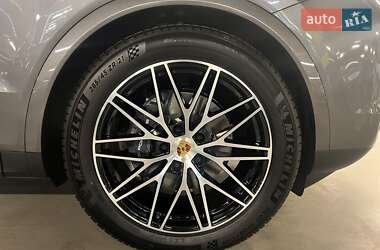 Позашляховик / Кросовер Porsche Cayenne 2024 в 