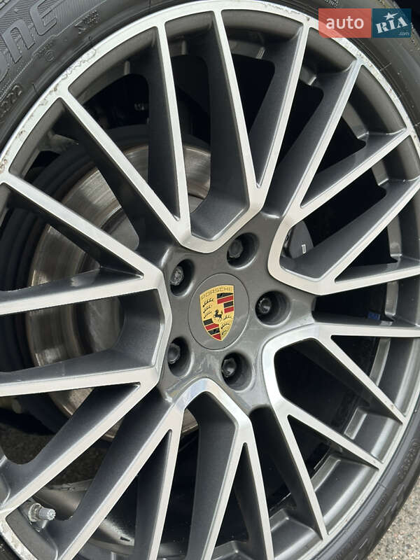 Внедорожник / Кроссовер Porsche Cayenne 2019 в Ровно