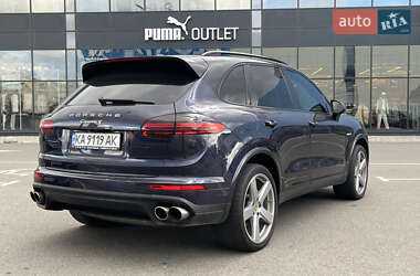 Позашляховик / Кросовер Porsche Cayenne 2016 в 