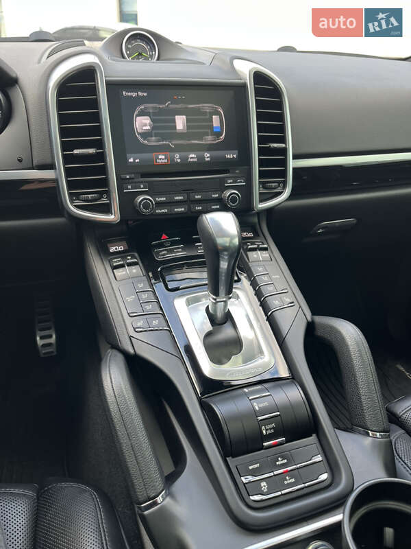 Позашляховик / Кросовер Porsche Cayenne 2016 в Києві