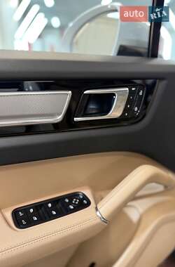 Внедорожник / Кроссовер Porsche Cayenne 2022 в 