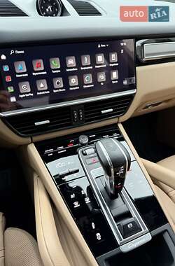 Внедорожник / Кроссовер Porsche Cayenne 2022 в 