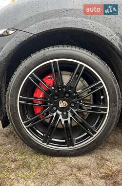 Позашляховик / Кросовер Porsche Cayenne 2010 в 