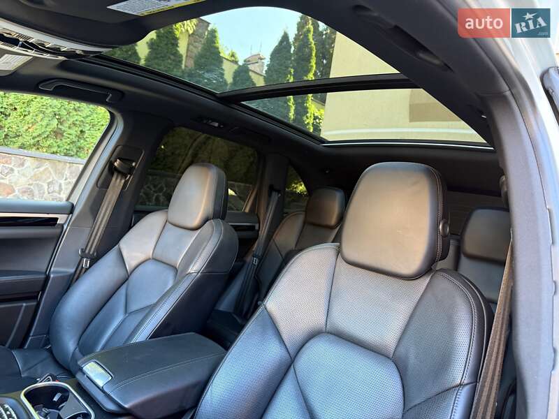 Внедорожник / Кроссовер Porsche Cayenne 2017 в Киеве фото 33 Внедорожник / Кроссовер Porsche Cayenne 2017 в Киеве