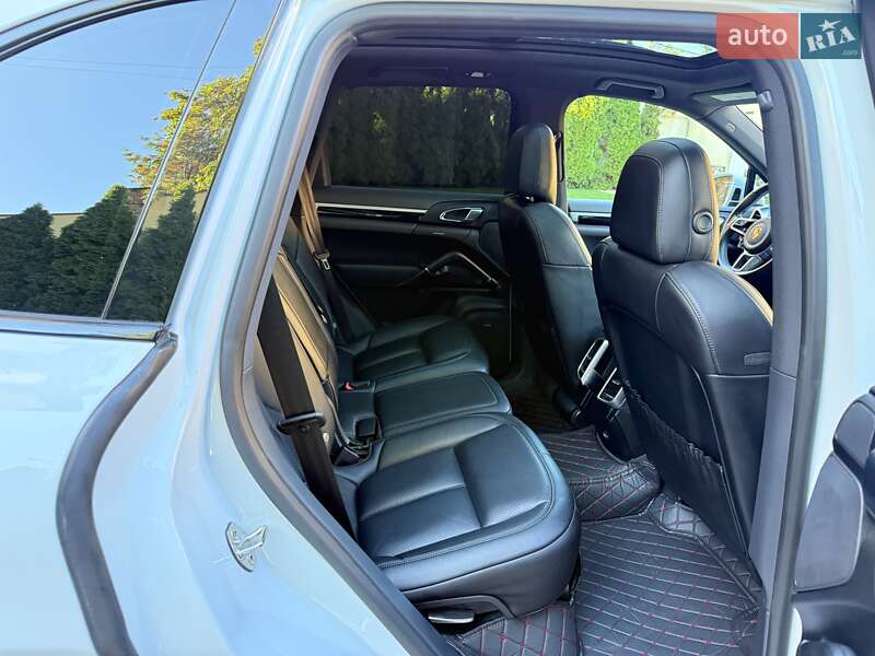 Внедорожник / Кроссовер Porsche Cayenne 2017 в Киеве фото 39 Внедорожник / Кроссовер Porsche Cayenne 2017 в Киеве