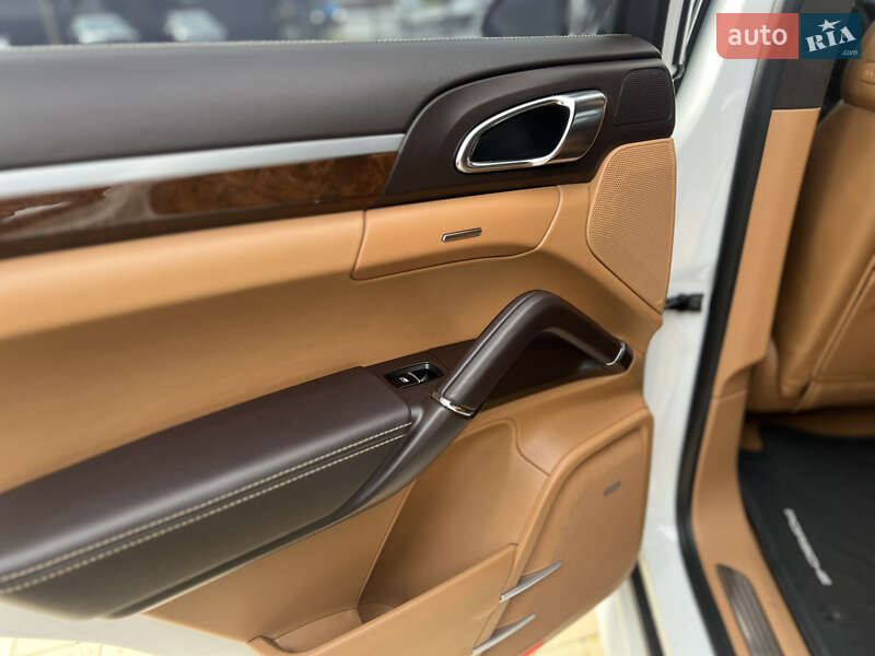 Внедорожник / Кроссовер Porsche Cayenne 2013 в Львове фото 32 Внедорожник / Кроссовер Porsche Cayenne 2013 в Львове