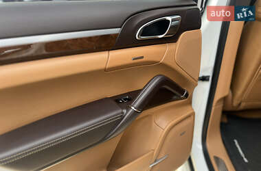 Позашляховик / Кросовер Porsche Cayenne 2013 в  фото 32 Позашляховик / Кросовер Porsche Cayenne 2013 в