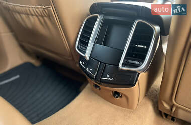 Позашляховик / Кросовер Porsche Cayenne 2013 в  фото 34 Позашляховик / Кросовер Porsche Cayenne 2013 в
