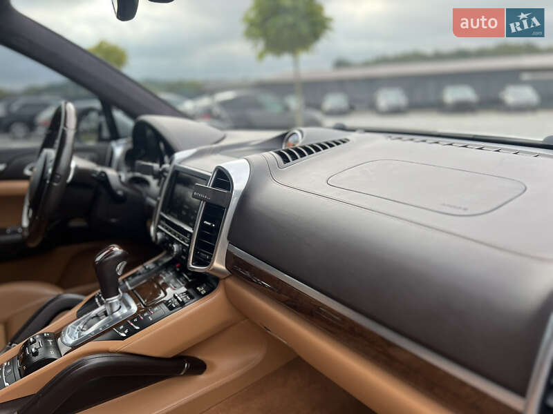 Внедорожник / Кроссовер Porsche Cayenne 2013 в Львове фото 42 Внедорожник / Кроссовер Porsche Cayenne 2013 в Львове