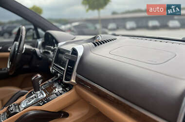 Позашляховик / Кросовер Porsche Cayenne 2013 в  фото 42 Позашляховик / Кросовер Porsche Cayenne 2013 в