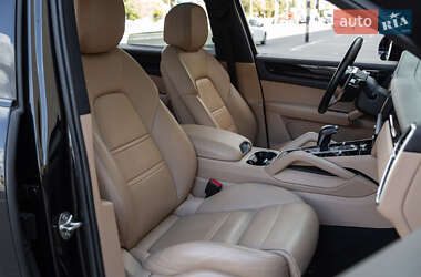 Внедорожник / Кроссовер Porsche Cayenne 2020 в 