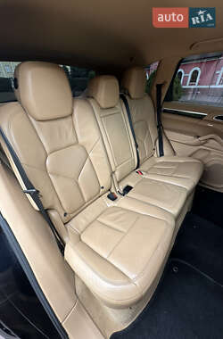Внедорожник / Кроссовер Porsche Cayenne 2012 в 