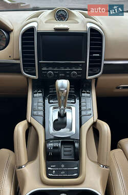 Внедорожник / Кроссовер Porsche Cayenne 2012 в 