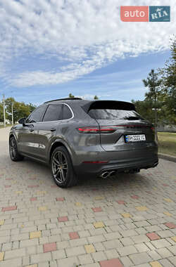 Позашляховик / Кросовер Porsche Cayenne 2020 в 