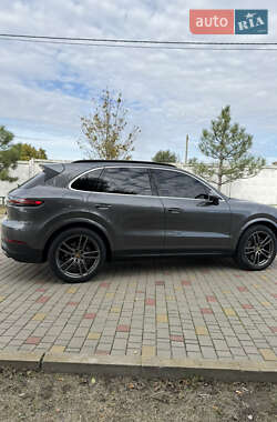 Позашляховик / Кросовер Porsche Cayenne 2020 в 