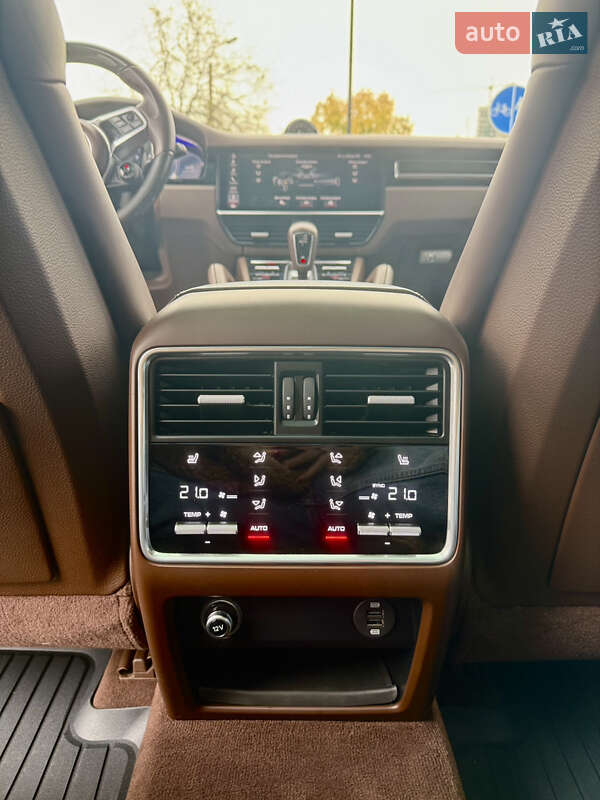 Внедорожник / Кроссовер Porsche Cayenne 2018 в Киеве фото 14 Внедорожник / Кроссовер Porsche Cayenne 2018 в Киеве