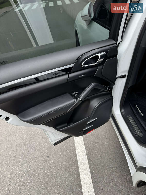 Внедорожник / Кроссовер Porsche Cayenne 2016 в Софиевской Борщаговке