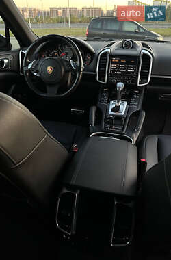 Внедорожник / Кроссовер Porsche Cayenne 2012 в 
