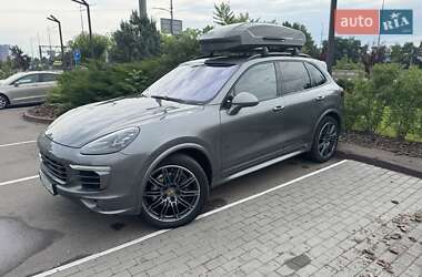 Позашляховик / Кросовер Porsche Cayenne 2016 в 