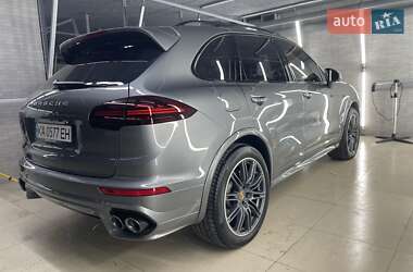 Позашляховик / Кросовер Porsche Cayenne 2016 в 