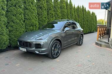 Позашляховик / Кросовер Porsche Cayenne 2016 в 