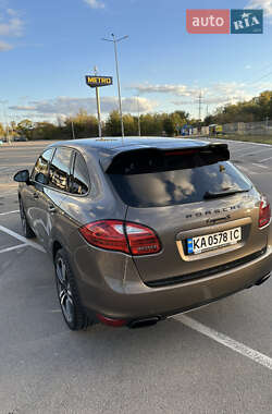 Позашляховик / Кросовер Porsche Cayenne 2011 в 