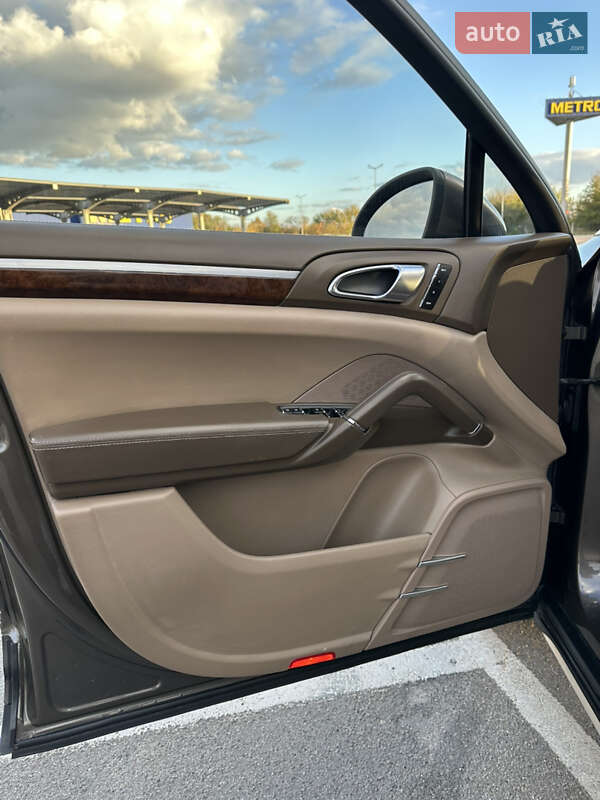 Внедорожник / Кроссовер Porsche Cayenne 2011 в Запорожье фото 29 Внедорожник / Кроссовер Porsche Cayenne 2011 в Запорожье