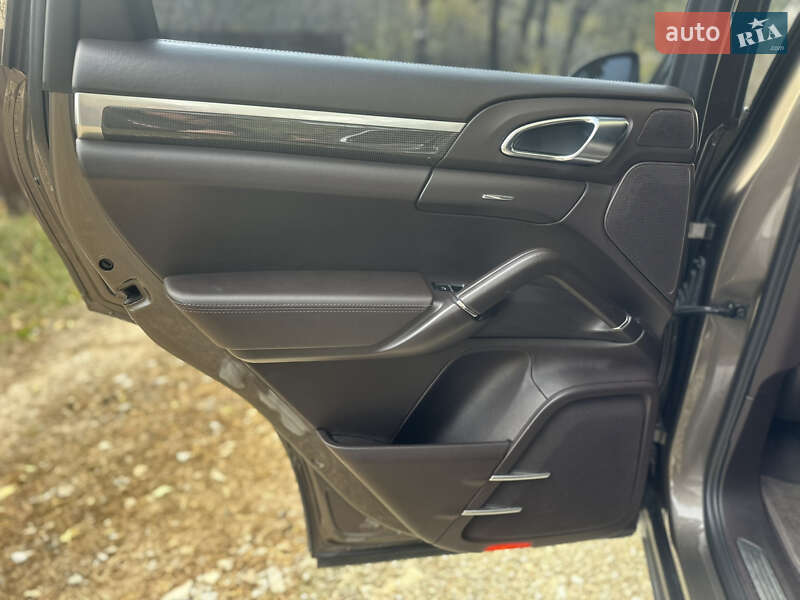 Внедорожник / Кроссовер Porsche Cayenne 2011 в Киеве фото 8 Внедорожник / Кроссовер Porsche Cayenne 2011 в Киеве