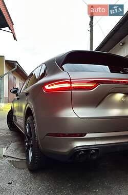Внедорожник / Кроссовер Porsche Cayenne 2018 в 