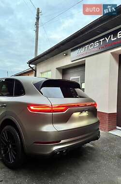 Внедорожник / Кроссовер Porsche Cayenne 2018 в 